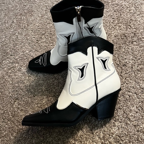Forever 21 black and cream cowboy style booties.  3 inched heel. - Picture 3 of 5